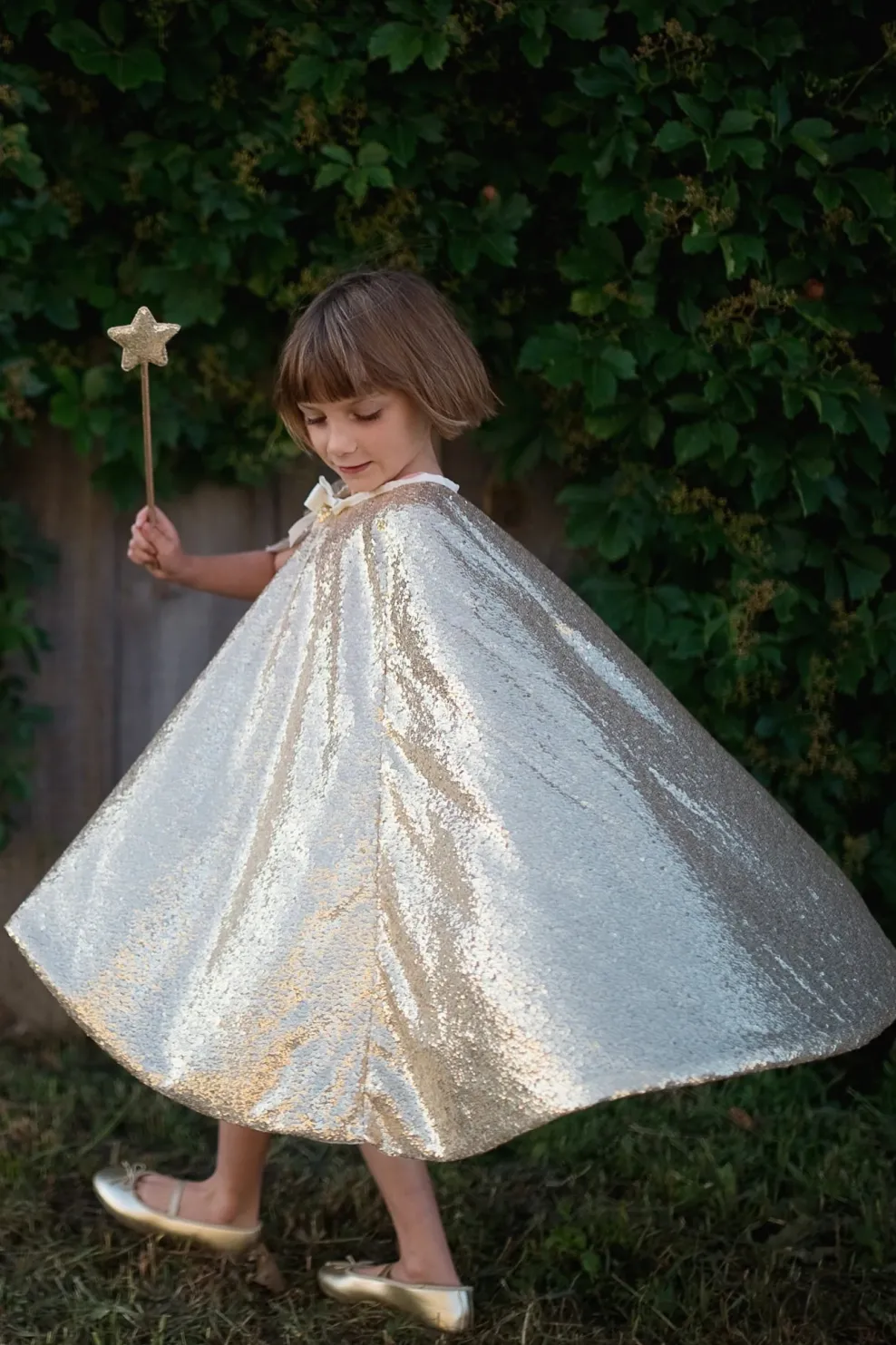 Creative Education of Canada Inc Great Pretenders Gracious Gold Sequin Cape 5/6 Outlet
