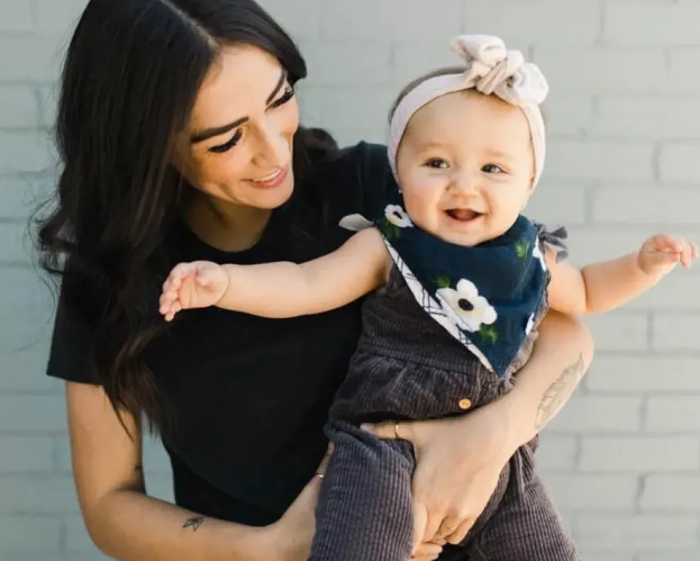Little Unicorn Deluxe Muslin Reversible Bandana Bib White Anemone Outlet