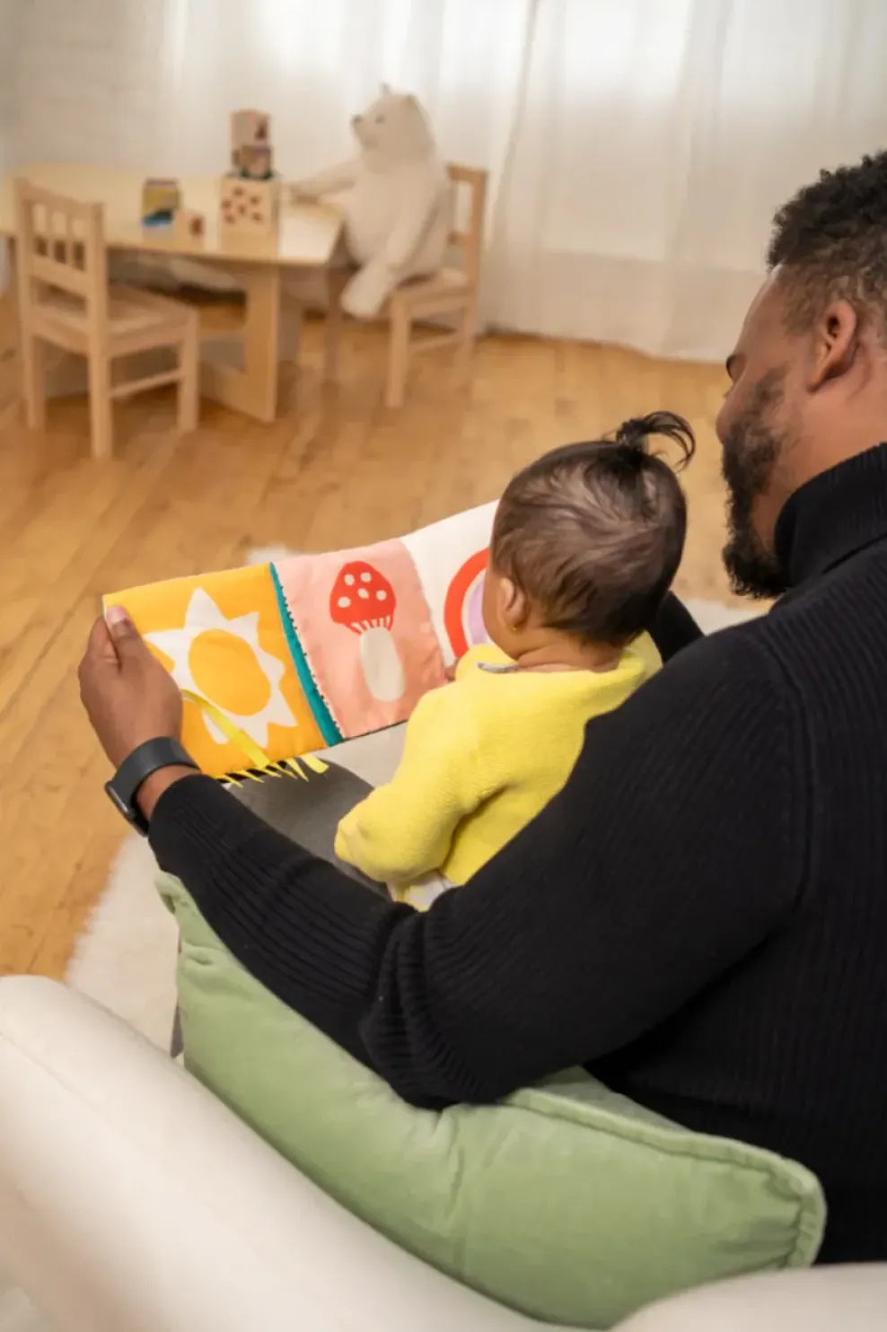 Manhattan Toy ® Wimmer Sneak & Peek Book Best